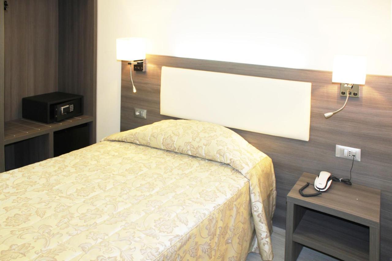 Csi Group - Hotel Metropoli Милано Екстериор снимка